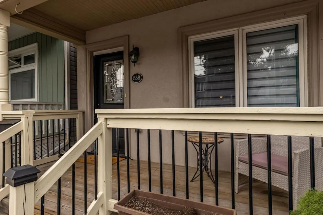 3Br Casa Close To Woodbine Beach With Deck Area And Wfh Toronto Holiday home