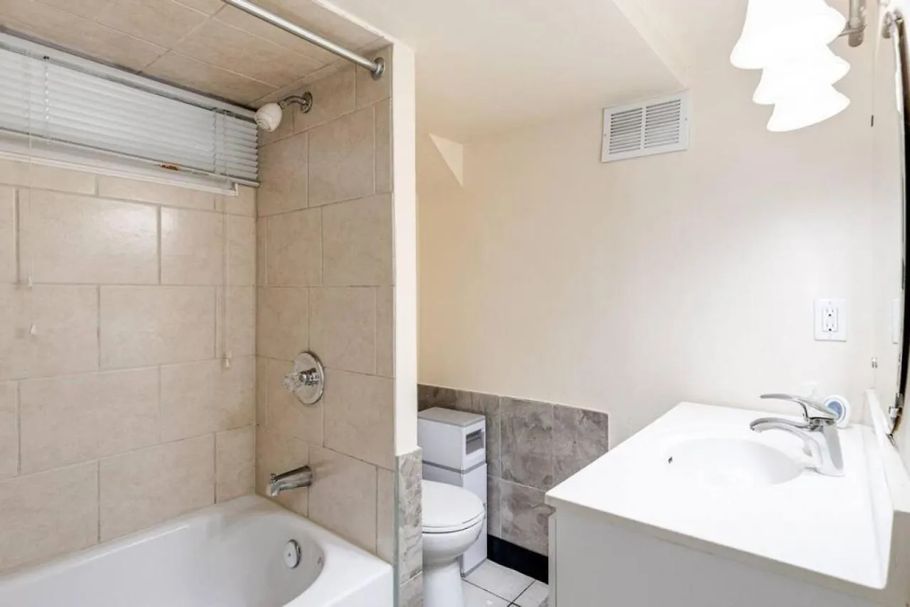3Br Casa Close To Woodbine Beach With Deck Area And Wfh Toronto Canada