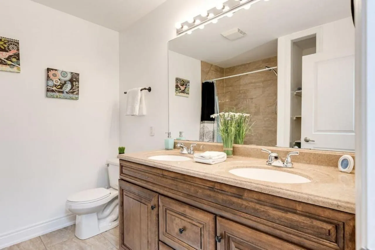 3Br Casa Close To Woodbine Beach With Deck Area And Wfh Toronto