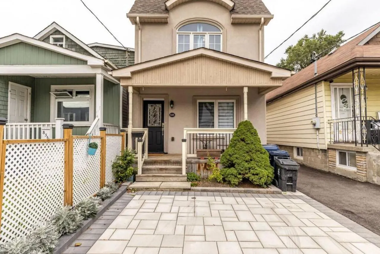 3Br Casa Close To Woodbine Beach With Deck Area And Wfh Toronto Canada