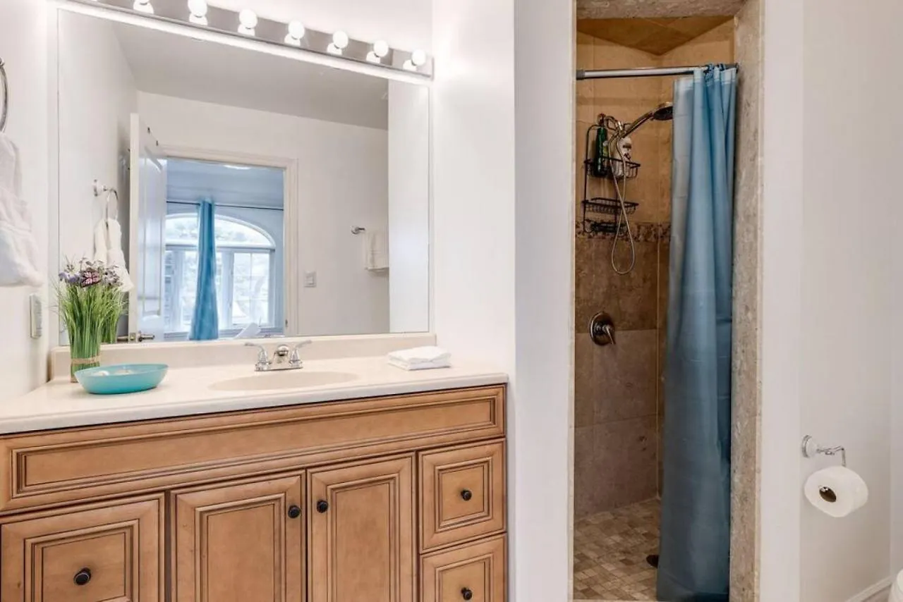 3Br Casa Close To Woodbine Beach With Deck Area And Wfh Toronto